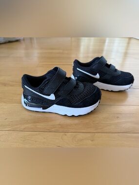 Nike Black and White Kids Air Max Velcro Sneakers